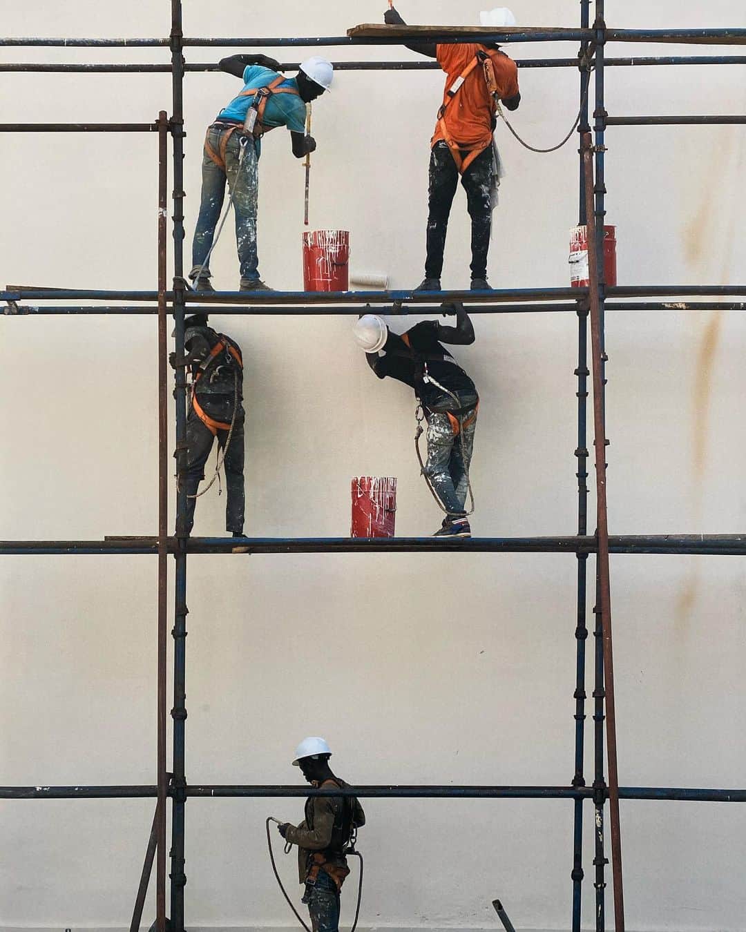 キム・ジョーンズのインスタグラム：「Construction on the Palaise de Lomé」