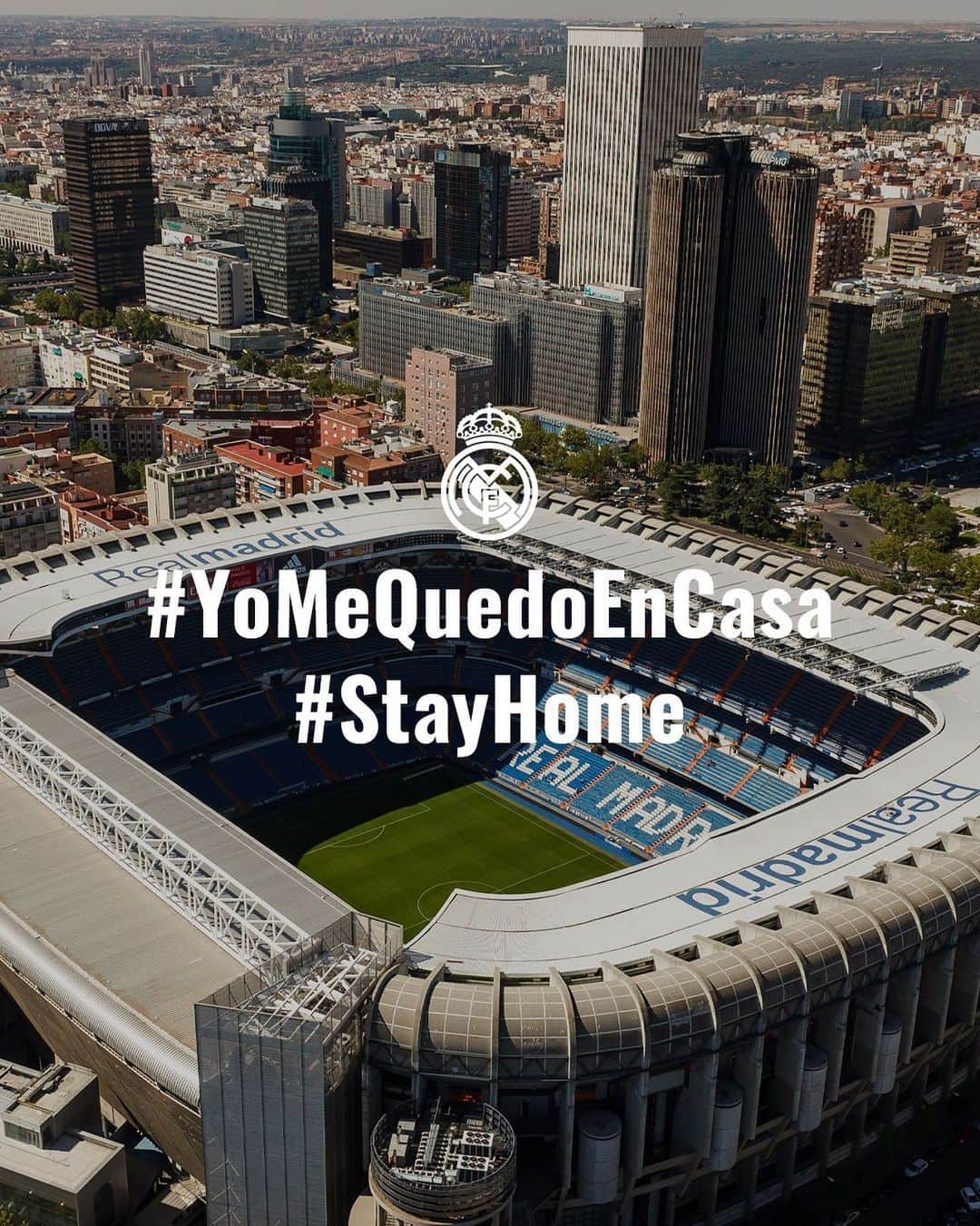 レアル・マドリードさんのインスタグラム写真 - (レアル・マドリードInstagram)「🏠 Este partido se juega en casa. Es responsabilidad de todos. - This match will be played at home. It's everyone's responsibility. #YoMeQuedoEnCasa | #StayHome」3月15日 2時45分 - realmadrid