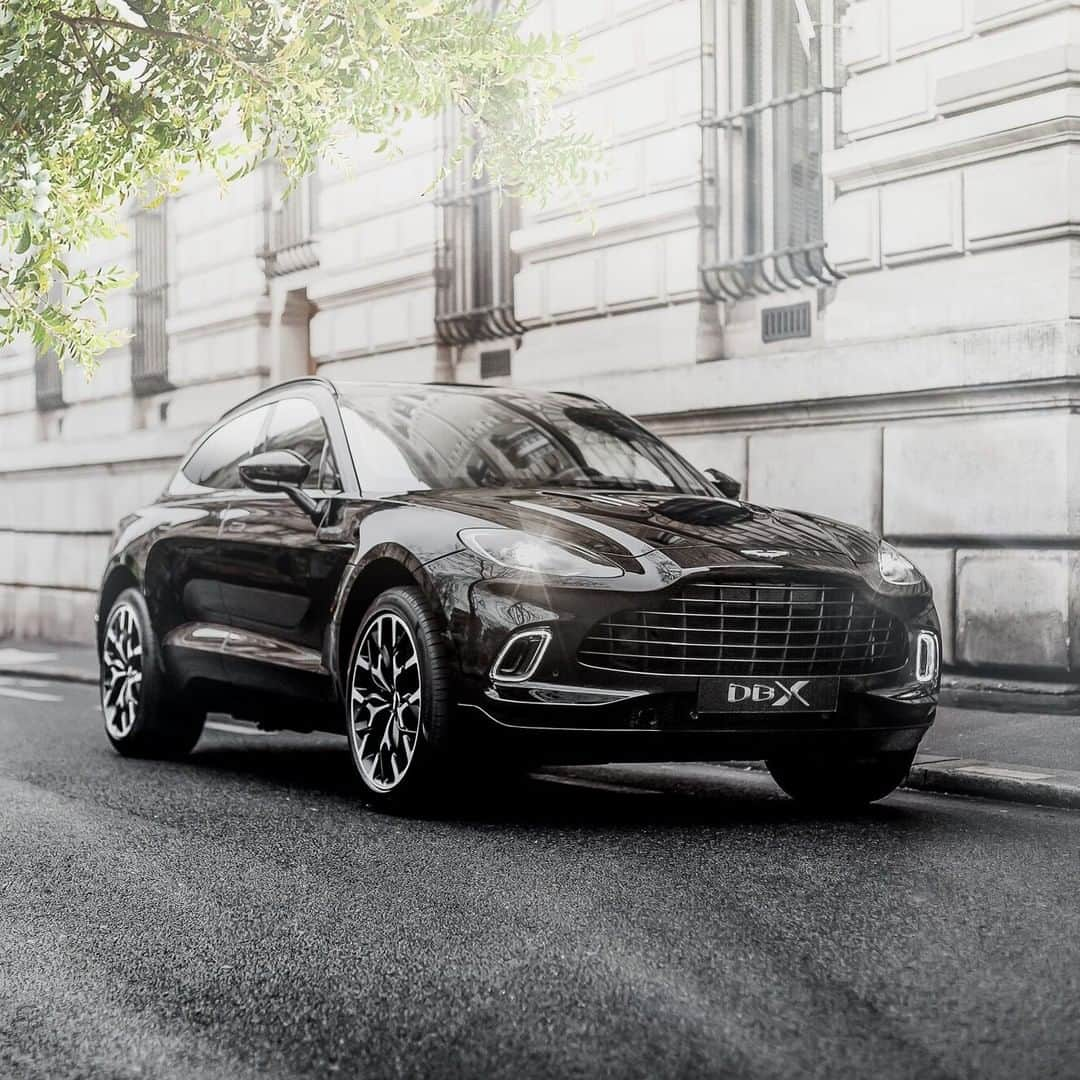 アストンマーチンさんのインスタグラム写真 - (アストンマーチンInstagram)「Continuing the DB legacy.  Elegance, craftsmanship and design run deep within DBX.  It is unmistakably Aston Martin.  #DBX #AstonMartin #BeautifulIsRelentless」3月15日 3時00分 - astonmartin