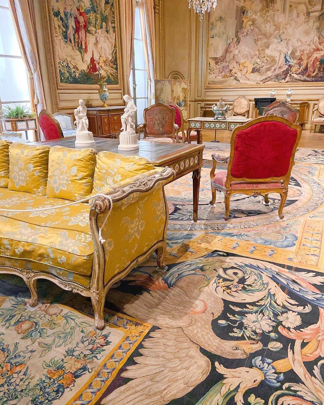 オードリー・キッチングのインスタグラム：「Mix and match tapestry inspiration from the Art Museum.」