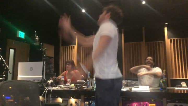 ナイル・ホーランのインスタグラム：「I’ve truly never experienced a feeling like I felt whilst writing this song. I rarely take videos of studio stuff but I had to capture this. Hope you love it. B&W」