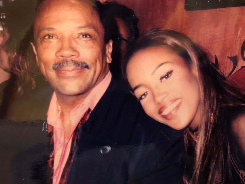 ナオミ・キャンベルさんのインスタグラム写真 - (ナオミ・キャンベルInstagram)「Happy 87th Birthday Pape @quincydjones !! You are a world treasure !! With your positive and always optimistic outlook on life. I’m truly blessed to be in your presence and greatness and to hear and receive your true life lessons !! You inspire me and us all with your zest for life, being busier than ever.. Today we salute you, QUINCY JONES DAY !! I love you always and forever ♥️♥️♥️♥️♥️ 🎂🎂🎂🎂This is our first picture ever taken in Paris 🙏🏾 #LEGEND #KING #MAESTRO」3月15日 5時32分 - naomi