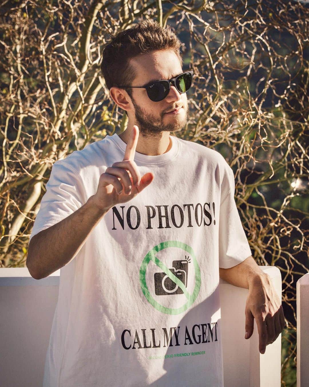 ゼッドのインスタグラム：「No Photos!」