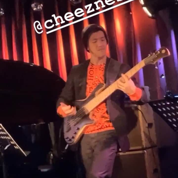 のインスタグラム：「#dailymotif #毎日モチーフ No.73 Here's some slap bass solo☺︎🔥 #slapbass #basssolo #adamovic #bassplayer #bassist #musicianlife #paulsmith #mapleneck #ashbody #swampash #ベース #ベースソロ #スラップ @basstheworld @bassplayeruniverse @thebasshero @bassplayunited」