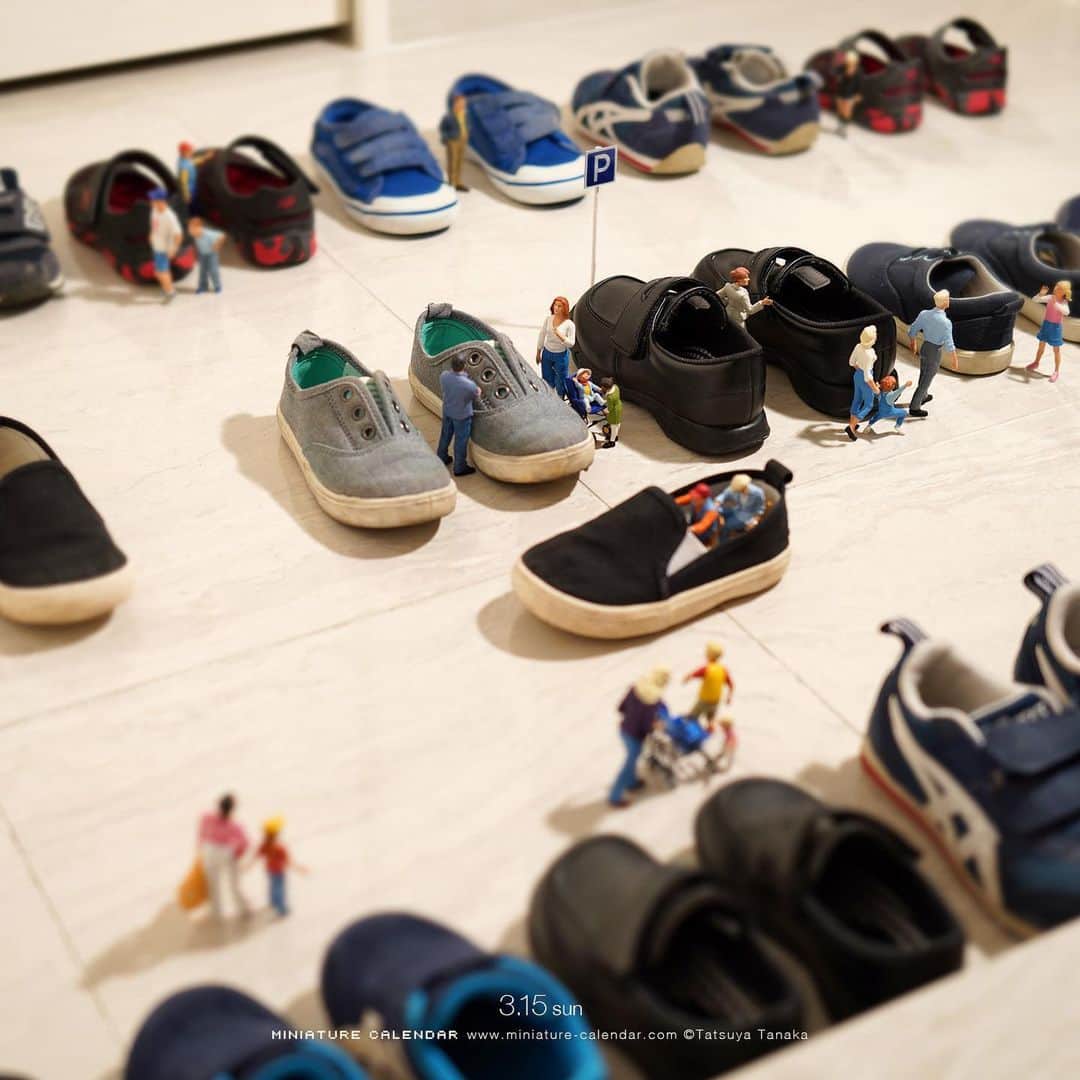 田中達也さんのインスタグラム写真 - (田中達也Instagram)「⠀ 3.15 sun “Snea-cars” ⠀ スニー“カー” ⠀ #靴の日 #車 #我が子の靴 #玄関 #Shoes #Car #Sneakers ────────────────── 《EXHIBITION info》 ⠀ 【small MUJI vol.1“Miniature”】 until: May 10, 2020 #smallMUJI #MUJIfinland ⠀ ℹ️Please look at the Instagram story’s highlight for more information. ⠀」3月15日 7時01分 - tanaka_tatsuya