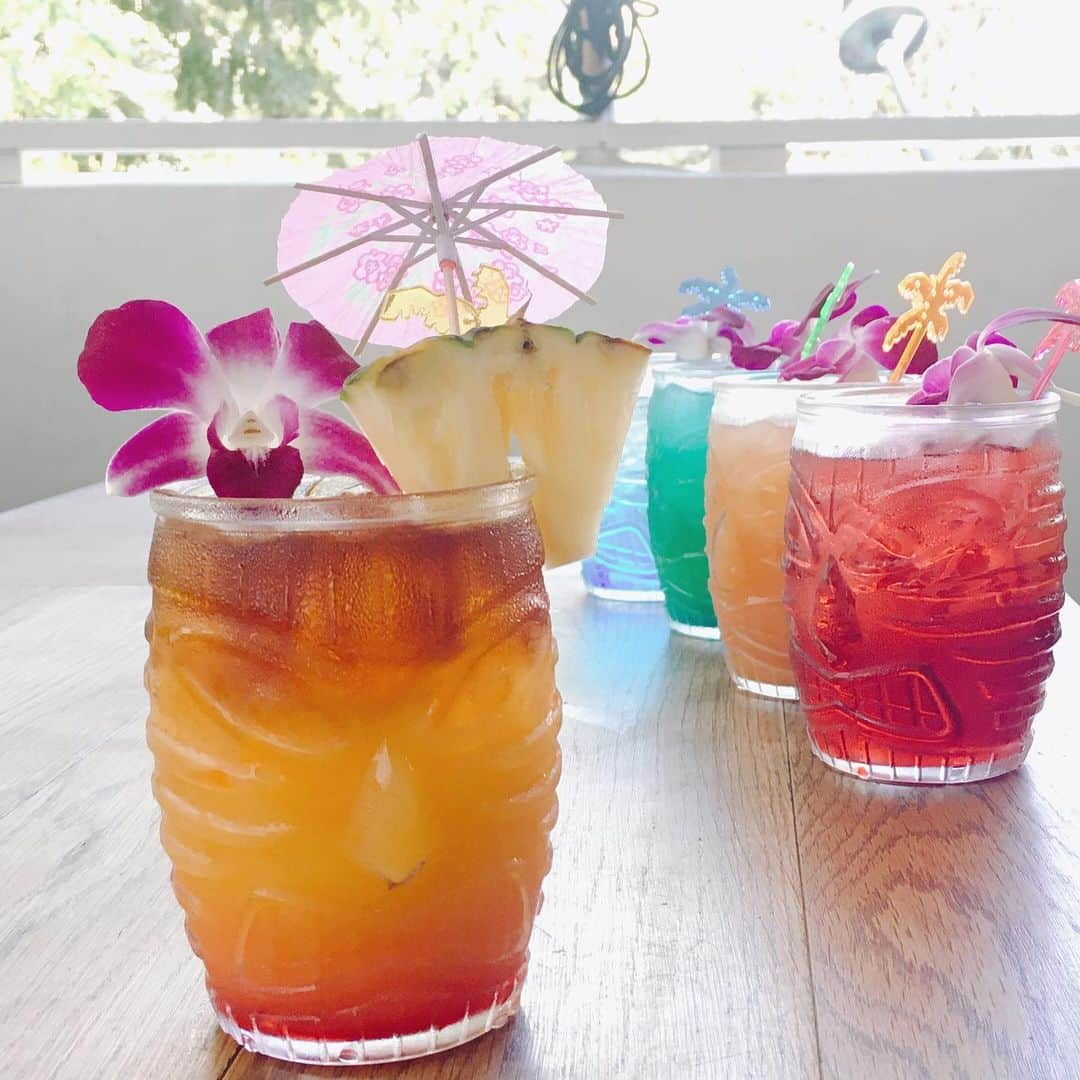 alohatable_waikikiのインスタグラム：「Happy Hour Maitai 🍹 #happyhour  We have happy hour 3pm-6pm everyday!!! #ハッピーアワー #hawaiianrestaurant #waikikilunch #waikikidinner #waikikigourmet #waikikirestaurant #waikikihappyhour #maitai #マイタイ #hawaiigourmet #ハワイグルメ #alohatablewaikiki #lanai」