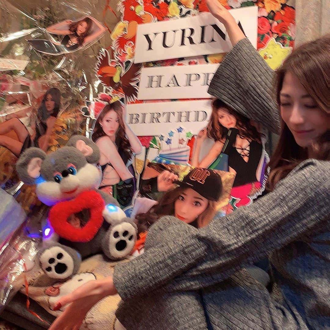 華沢友里奈さんのインスタグラム写真 - (華沢友里奈Instagram)「30歳になりました🥳❤️❤️ 誕生日と引っ越しが重なり ドタバタなスケジュール😭ww  でも新しい環境新しいスタート ができました\(//∇//)\ 当日は盛大にお祝いしていただき 嬉しいすぎて誕生日そうそう号泣😂w  人としてもちろん完璧な人などいない けど30歳になったのでもっと人として成長していけたらいいなっと思います😭❤️❤️ そして毎日笑って過ごせる 幸せなことだなって思います😭  もっともっと毎日がhappyになりますように（＾∇＾） インスタもサボり気味だったので 新居の家具など揃い次第復活していきます\(//∇//)\❤️ #六本木　#キャバ嬢　#美人茶屋離宮 #followｍe」3月15日 7時04分 - hanazawayurina