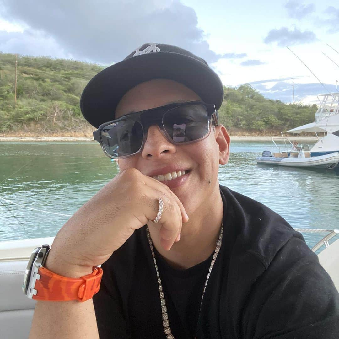 ダディー・ヤンキーさんのインスタグラム写真 - (ダディー・ヤンキーInstagram)「Playita Virus 🌴🌞🌴」3月15日 7時30分 - daddyyankee