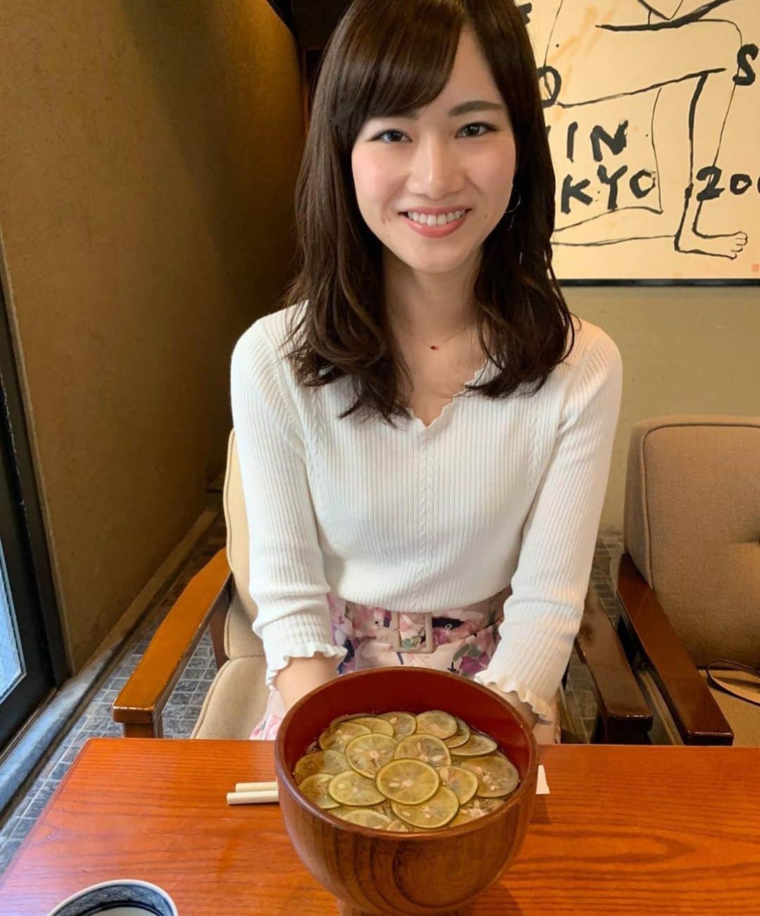 釜井美由紀のインスタグラム：「今日のお昼はすだちそば☺️ * 酸味が効いてて出汁がとっても美味しかった…♡ 暖かくなったら冷たいおそばも食べに行きたいです☘ * * #ランチ #蕎麦 #土山人 #すだちそば  #目黒川 #池尻大橋ランチ #中目黒 #中目黒ランチ」