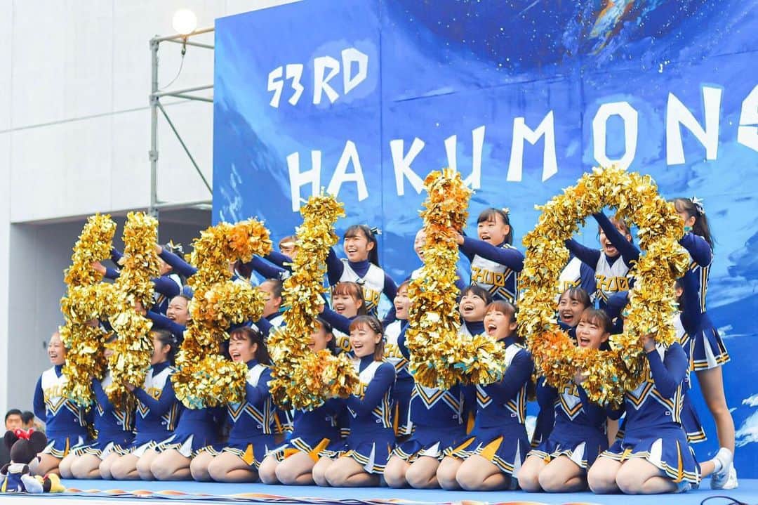 中央大学応援団チアリーディング部SPIRITSのインスタグラム：「【新歓企画🌸】 こんにちは🌞 本日から新入生の皆様向けに応援団チアリーディング部SPIRITSを少しずつ紹介していこうと思います！ . 季節ごとの活動内容、応援に行く部活、グッズなどを紹介していこうと思います👐 毎日投稿していくのでたくさん見ていただけたら嬉しいです😽💞 . 質問などあればDMして下さればお答えします📩 また、Twitter（@chuospirits）では質問箱もしております！そちらにも質問お待ちしています😆 . #新歓 #応援団 #中央大学応援団 #チアリーディング #cheer #cheerleading #春から中大 #春から中央 #中央大学 #中大 #青春」