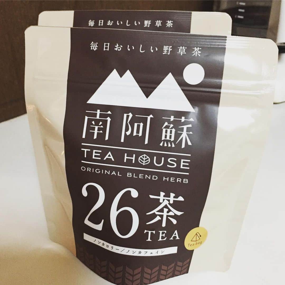 岡村有里子のインスタグラム：「昨年お土産で頂いて以来、ハマっています☺︎ ⠀ #南阿蘇ティーハウス #南阿蘇teahouse #herbtea #ハーブティー #仕事のお供」