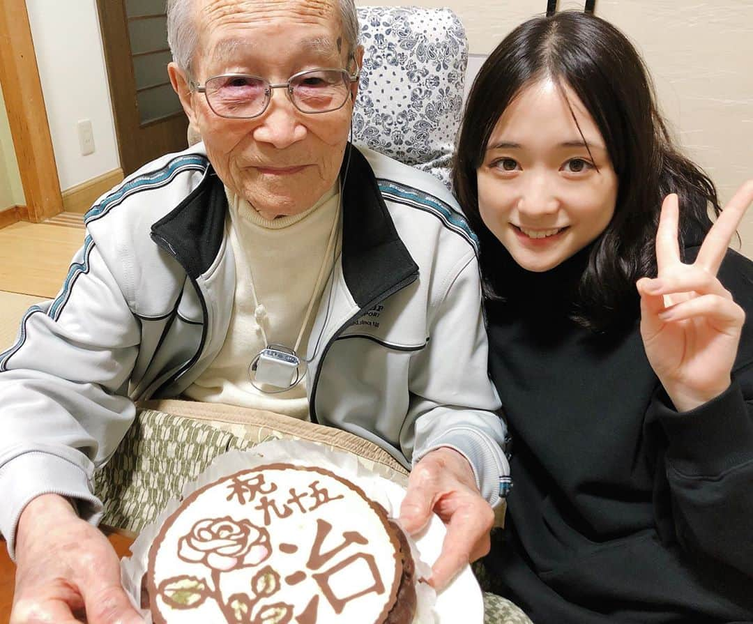 大原櫻子さんのインスタグラム写真 - (大原櫻子Instagram)「おじいちゃんの95歳の誕生日会✨ おめでとう🎊 ケーキ、いとこの手作り！！すご」3月15日 18時32分 - sakurako_ohara