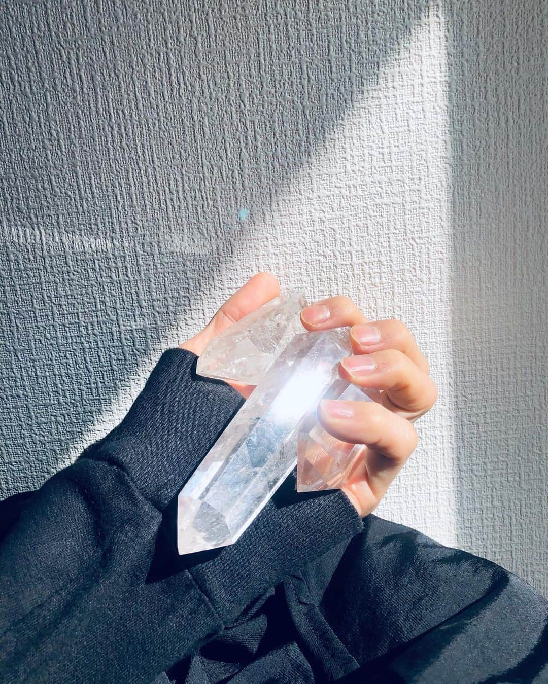 植野堀誠さんのインスタグラム写真 - (植野堀誠Instagram)「Happy Sunday 🌍🕊 #crystalhealing #quartz」3月15日 10時22分 - makotouenobori