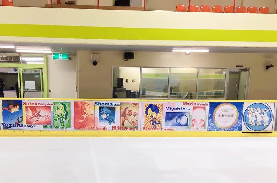 大庭雅さんのインスタグラム写真 - (大庭雅Instagram)「初ご対面でした⛸✨ 数年前にフェンスに描いて下さっているのは知っていて 初めて見ることができましたっ とっても嬉しいです🥰 他にもたくさんの選手のイラストが描かれています✨」3月15日 10時29分 - miyabi_oba