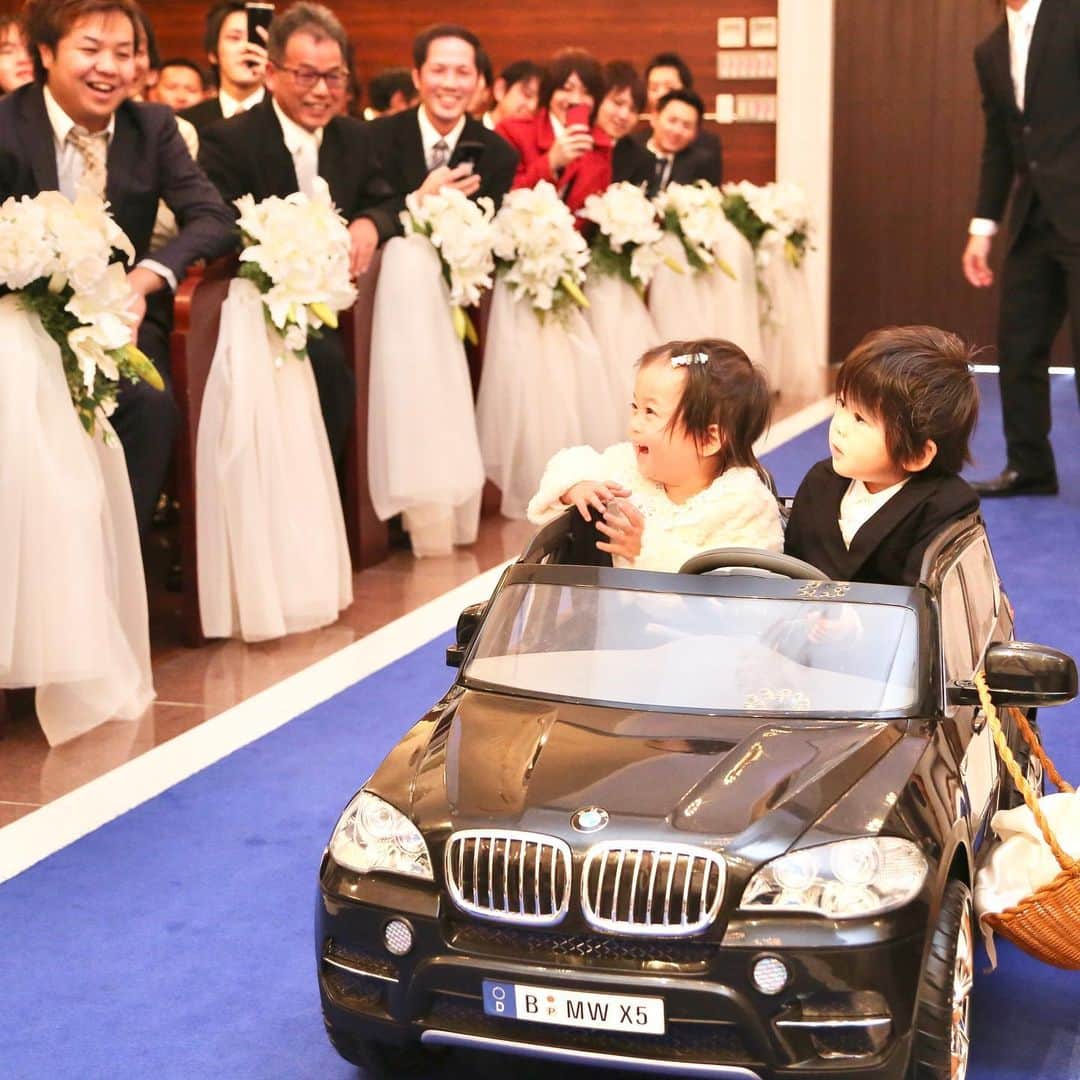 ティアラガーデンズ伊勢崎さんのインスタグラム写真 ティアラガーデンズ伊勢崎instagram リングガール リングボーイ カッコいいbmwに乗って登場 ちゃんとアクセルとブレーキもあるんです Bmw リングボーイ リングガール 車好きな人と繋がりたい