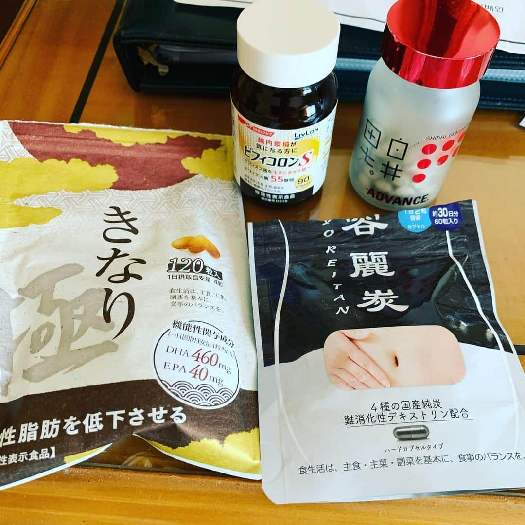 金村義明さんのインスタグラム写真 - (金村義明Instagram)「#インスタ広告で買ったサプリ #効くんやろか？ #前向き前向き #クソコロナええ加減にせぇ」3月15日 11時03分 - yoshiaki_kanemura