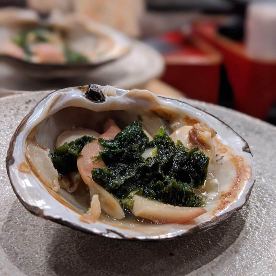 大見さなえさんのインスタグラム写真 - (大見さなえInstagram)「新ブランド米"いちほまれ"☺️🍚﻿ 麻布十番『#炉端焼きこのじ 』﻿ ﻿ ほっき貝あおさ焼きなど﻿ 炉端焼を味わったあとの〆の銀シャリ🐥🍚﻿ 福井県の新ブランド米！✨﻿ ﻿ バーミュキュラで炊いたものを﻿ 小ぶりのお茶碗に1杯目は白米そのままで！﻿ 2杯目はイクラ、ちりめんじゃこ﻿ 牛しぐれ煮をご飯にのせて、勝手に贅沢丼にしてみた☺💓️﻿ ﻿ ひと粒ひと粒がしっかりしてて、噛むほどに甘味が出てくる😍﻿ お箸の進む美味しさだった🤤🍚💓﻿ ﻿ #炉端焼き #ろばた焼き #海鮮料理 #魚介料理 #pr﻿ #海鮮 #麻布十番グルメ #麻布十番 #めぐログ_麻布十番﻿ #マクアケ #クラウドファンディング #日本美食﻿ #麻布十番ディナー #居酒屋 #グルメ #instafood」3月15日 11時52分 - tabe_megumi