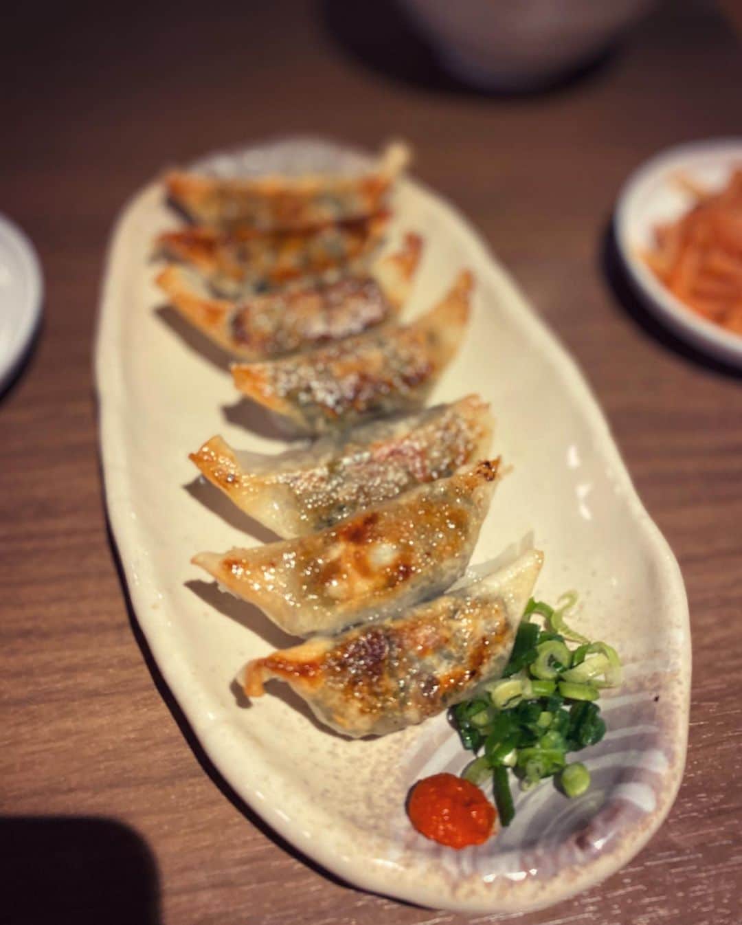 工藤ジェニファー茉侑さんのインスタグラム写真 - (工藤ジェニファー茉侑Instagram)「ホワイトデーに〆ラーメン😂初野方ホープ🙄❤️　@nogata_hope_nm @nogata_hope  豚骨系&コシがしっかりした麺🍜好き好きあるからね、感想は言及しない笑 しそ餃子は小さくてサクっとして美味しかった🥟  #餃子　#gyoza #中目黒　#野方ホープ　#グルメな人と繋がりたい #グルメ女子 #東京グルメ #グルメスタグラム #グルメ部 #tokyotokyo #tokyofood #foodstagram #japanesegirl #asiangirls #asianmodel 　#中目黒グルメ #ラーメン　#ラーメン好きな人と繋がりたい #ラーメンインスタグラマー #ramen #ramennoodles #ramen🍜 #ramenlover #ramenstagram #japanesefood #恵比寿 #ootd #グルメ好きな人とつながりたい #ramennoodle #中目黒カフェ」3月15日 12時02分 - jennifermayu_s