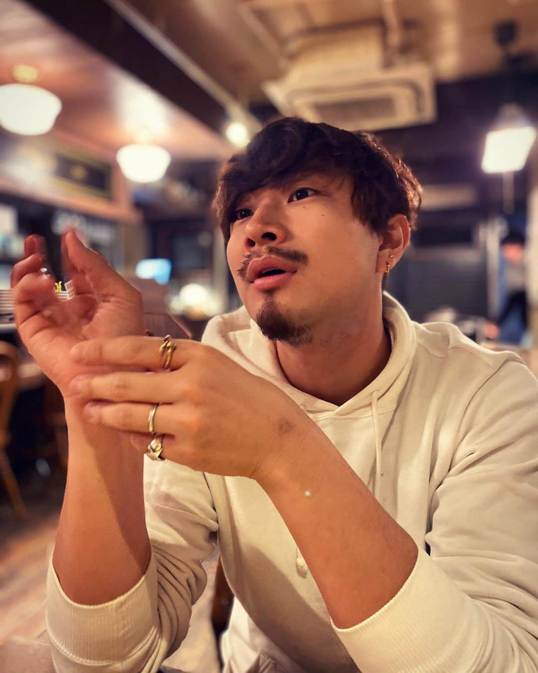 工藤ジェニファー茉侑さんのインスタグラム写真 - (工藤ジェニファー茉侑Instagram)「ホワイトデーに〆ラーメン😂初野方ホープ🙄❤️　@nogata_hope_nm @nogata_hope  豚骨系&コシがしっかりした麺🍜好き好きあるからね、感想は言及しない笑 しそ餃子は小さくてサクっとして美味しかった🥟  #餃子　#gyoza #中目黒　#野方ホープ　#グルメな人と繋がりたい #グルメ女子 #東京グルメ #グルメスタグラム #グルメ部 #tokyotokyo #tokyofood #foodstagram #japanesegirl #asiangirls #asianmodel 　#中目黒グルメ #ラーメン　#ラーメン好きな人と繋がりたい #ラーメンインスタグラマー #ramen #ramennoodles #ramen🍜 #ramenlover #ramenstagram #japanesefood #恵比寿 #ootd #グルメ好きな人とつながりたい #ramennoodle #中目黒カフェ」3月15日 12時02分 - jennifermayu_s