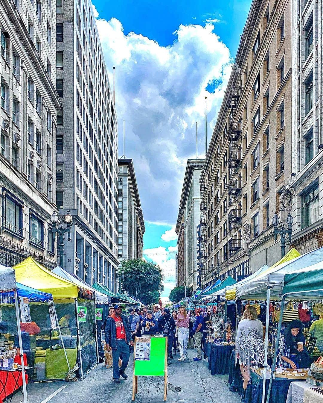 多村仁志さんのインスタグラム写真 - (多村仁志Instagram)「#LosAngeles #DowntownLA #街並み #日曜日 #sunday #FarmersMarket #tamuさん歩🚶 #snapshot #photograph #4 #Photographer #タムラ写真館 @hit_tamu  この時のようにマスクなく気兼ねなく街を歩きたい」3月15日 12時57分 - hit_tamu