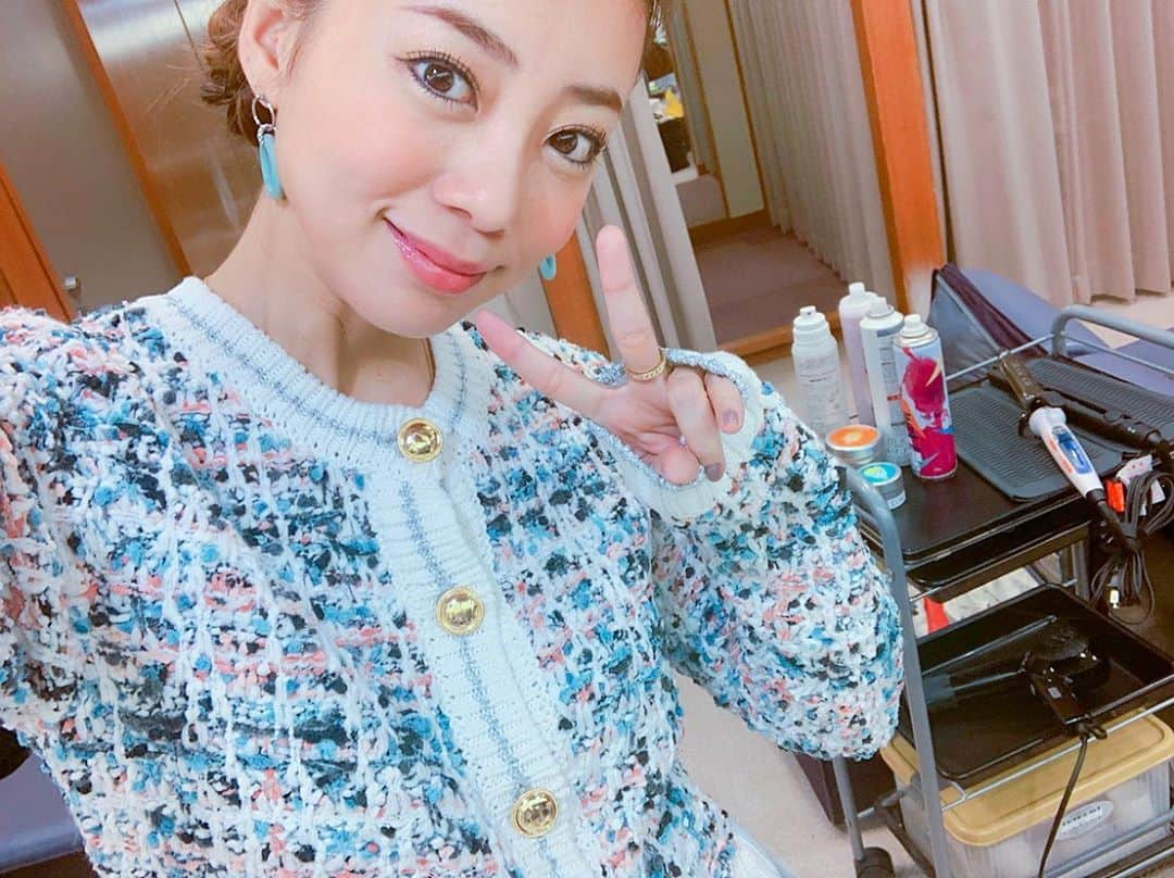 あびる優さんのインスタグラム写真 - (あびる優Instagram)「アッコにおまかせ✌️でした🥰  全体衣装とヘアースタイルはまたアップします😋 トップスはタグ付けしてるよん🐷🏷 #make#makeup#fashion#selfie#メイク#メイクアップ#ファッション#春メイク」3月15日 13時12分 - yuabiru74