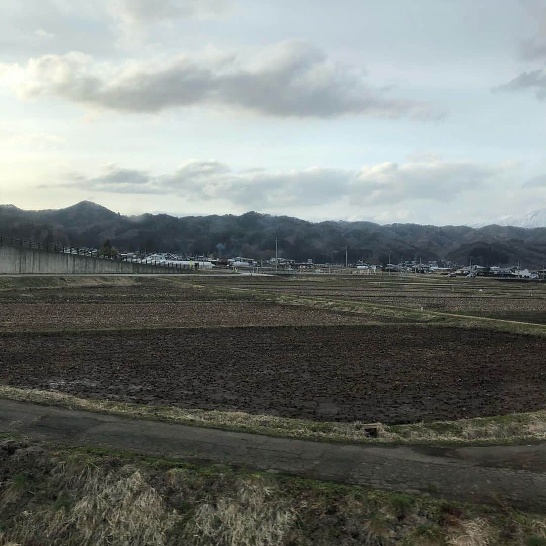 村本大輔さんのインスタグラム写真 - (村本大輔Instagram)「秋田独演会 きてくれた人たちありがとうございます 東北のこの景色が好き過ぎて また来ます  今日は代々木のさくらんぼで４回公演」3月15日 13時07分 - muramotodaisuke1125