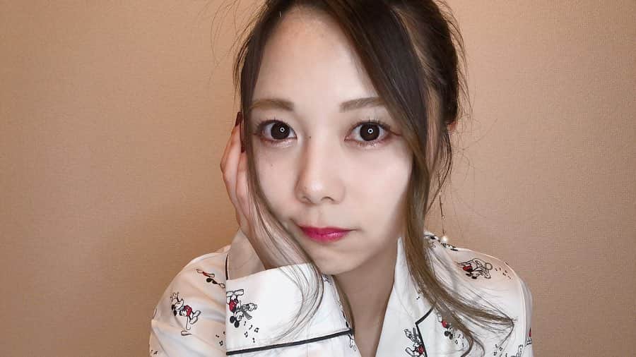 西村季里子のインスタグラム：「・ 前髪切ろうか切らまいか 悩みに悩んでいる、、、 春イメチェンしたい🥺 でもここまで頑張って伸ばしたし 悩む〜〜〜〜〜むむむ〜〜〜☹️ #春#春ヘア#前髪#切るか伸ばすか  #悩む#切りたいが勝ってる #だれか#ご意見をください #YouTube#きなんちゃんねる#今夜19時 #ねもやよ#コラボ動画#お楽しみに #follow#followｍe」