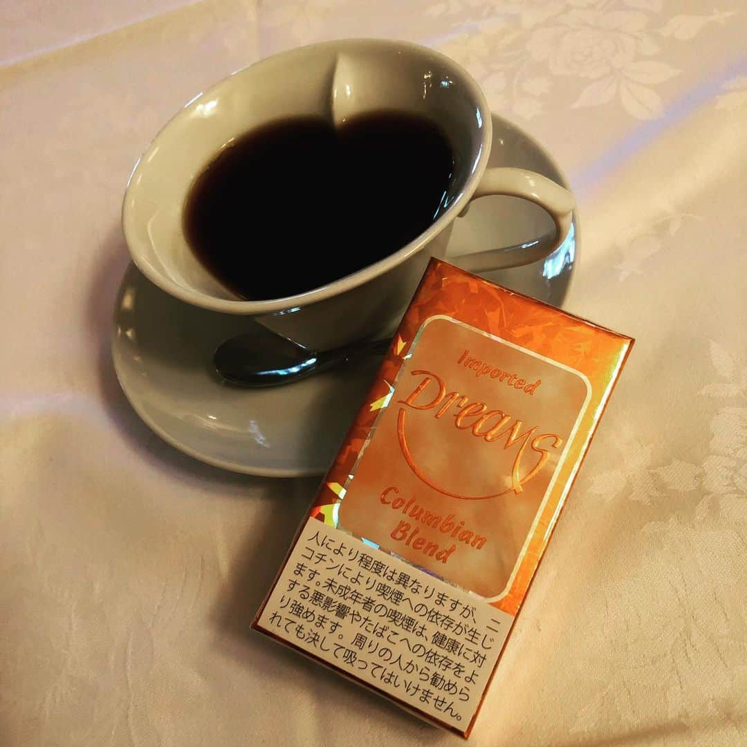 ウェイジーのインスタグラム：「weizhi#zhouchengshi#dreams#cigar #cigarette#lifestyle#style#coffee#columbian#heart#coffeecup#ドリームス#リトルシガー#葉巻タバコ#コロンビアンブレンド#コーヒーカップ#コーヒー#珈琲#☕️」