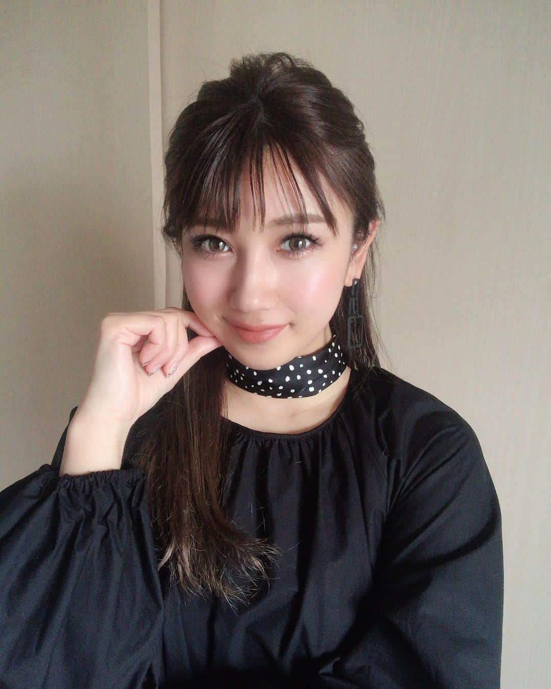 のインスタグラム：「長年使ってた携帯がとうとう壊れ📱 初めてリンゴループ🍎？になって ビビリ倒しました(꒦ິ⌑꒦ີ)笑 時間かかりながら少〜しずつ データ移動出来てきたから久々更新🤫 慣れるまで頑張ろうっと😵💦 #cyberjapan #cyberjapandancers #サイバージャパン #サイバージャパンダンサーズ #cjd_yumika」