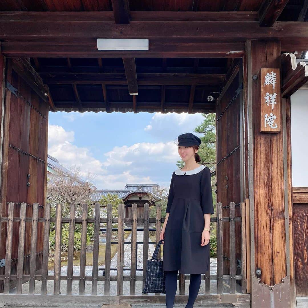 木本泉さんのインスタグラム写真 - (木本泉Instagram)「-﻿ 伯母と母とお墓参りへ。﻿ ﻿ 何となく昔からお墓参りに行くのが好きな私。﻿ 気分が清々しい気持ちになるんです！﻿ ﻿ ﻿ 御先祖様に手を合わせて東京に戻ります🙏﻿ ﻿ #お墓参り#妙心寺#麟祥院#京都」3月15日 14時32分 - izumikimoto