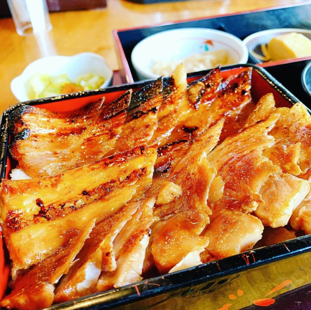 HIROさんのインスタグラム写真 - (HIROInstagram)「美味い豚重発見🐷🐷🐷 #岡山県  #ぶたかば  #豚  #美味い  #HIRO君グルメ１人旅 #かばくろ総本店  #特上ぶたかば膳  #うな重のタレ味」3月15日 14時42分 - hiro19770420