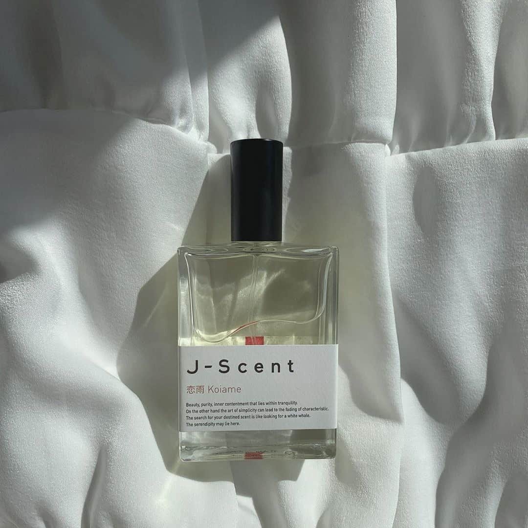 RiLiさんのインスタグラム写真 - (RiLiInstagram)「大人な香りにキュン💓【J-Scent】の香水🌿 ..... 日本の香水ブランド【J-Scent（ジェイセント）】って知ってる！？和をコンセプトにした香りが特徴のメイドインジャパンの香水ブランドだよ🏯💕 特に「和肌」という名前の香水は川端康成の『眠れる美女』をモチーフにした香りで男女受けばっちりなんだとか🥺💖そのほかにも、「紫陽花」や「紙せっけん」、「恋雨」など気になる名前の香りがたくさんあるよ🌿 種類豊富だから迷うってコには、3本セットのサンプルが1000円で販売されているから、まずはお試ししてみるのも◎ちょっぴり大人な香りに挑戦してみたい❣️てコにオススメだよ💓 ❣ ❣ ❣ ❣ ❣ サイトやSNSで掲載させていただくお写真募集中😘📸 かわいいコーデやアイテム、注目スポットなどが撮れたら、ハッシュタグ→#rili_tokyo  を付けて投稿❗ ． Special Thanks💋 Photo by @n_a_n_a_0629 @_mocchin_ @a.yy.u @baby_gram.y @tamumonta @7miyata @applestardondoko @ril_ballet @hinakoooo_712 ． #春 #春コーデ #JScent #ジェイセント #香水 #パフューム #大人香水 #プレゼント #誕生日プレゼント #おしゃれ香水 #インテリア #ブラウンコーデ #ベージュコーデ  #ワントーンコーデ #シンプルコーデ  #カジュアルコーデ #ガーリーコーデ #置き画 #置き画くら部 #今日のコーデ #コーデ #コーディネート #RiLi  #おしゃれさんと繋がりたい #お洒落さんと繋がりたい #ファッション #패션스타그램 #ootd #outfit」3月15日 15時00分 - rili.tokyo
