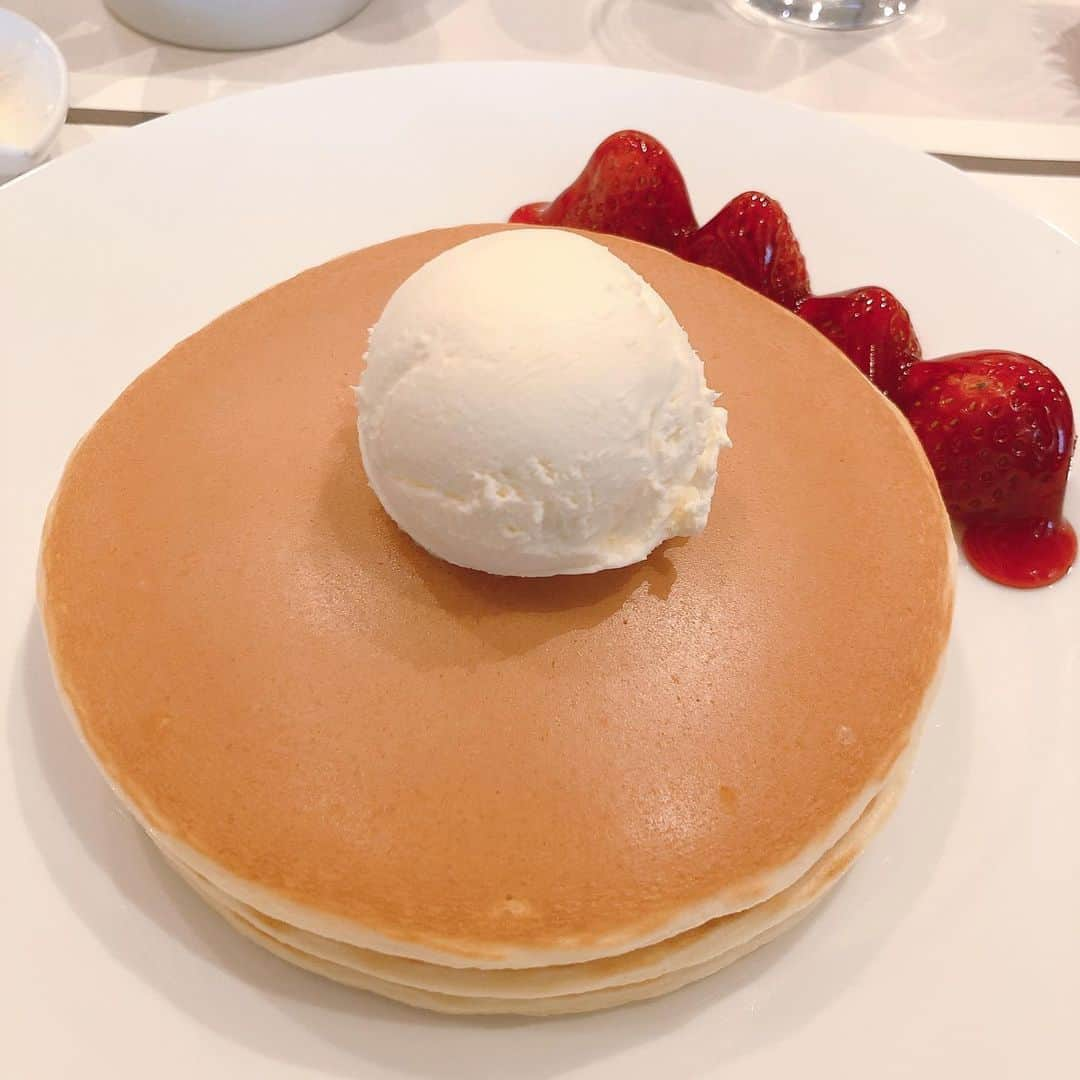 休日課長さんのインスタグラム写真 - (休日課長Instagram)「パンケーキとコーヒー。最強のマリアージュ。  #帝国ホテル #インペリアルパンケーキ #ひとりパンケーキ」3月15日 15時14分 - kyujitsu_kacho