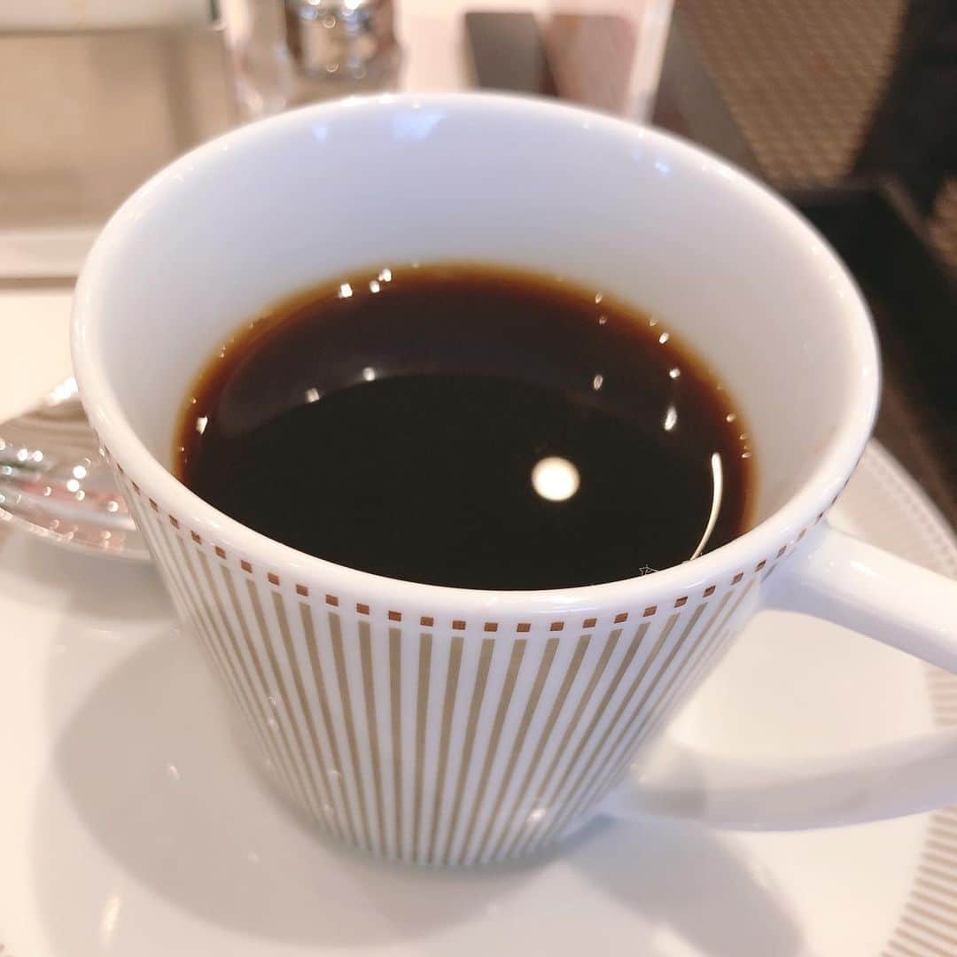 休日課長さんのインスタグラム写真 - (休日課長Instagram)「パンケーキとコーヒー。最強のマリアージュ。  #帝国ホテル #インペリアルパンケーキ #ひとりパンケーキ」3月15日 15時14分 - kyujitsu_kacho