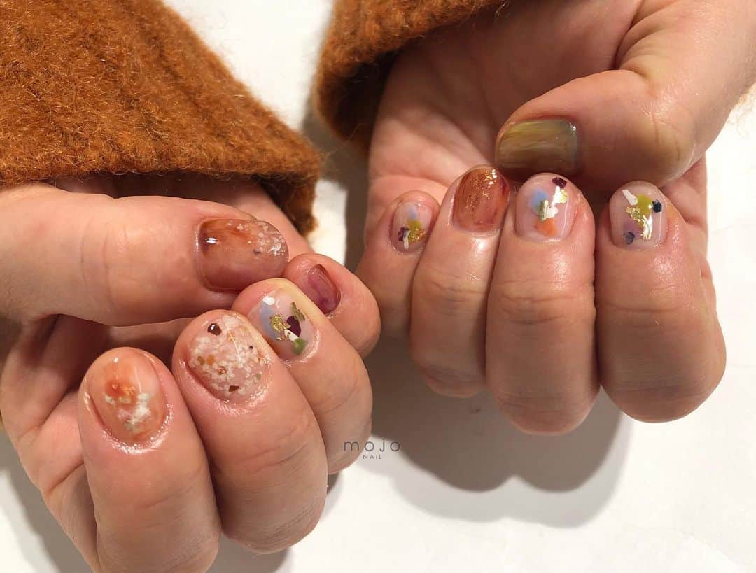 関根祥子さんのインスタグラム写真 - (関根祥子Instagram)「春の茶色ネイル🍊🧚🏻‍♂️🩳🧶🐋🦜 #mojonail#nail#nails」3月15日 15時24分 - mojonail_shokosekine