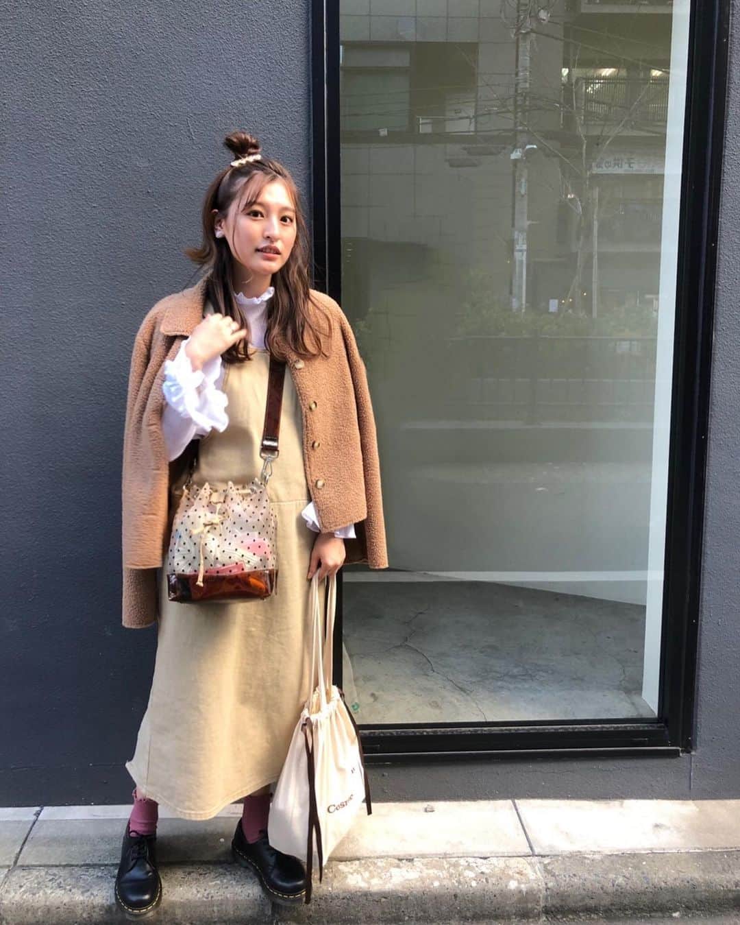 森高愛さんのインスタグラム写真 - (森高愛Instagram)「#森高のお洋服 タグついてないブランドはvintage🙌 . マスクって体感的には毛布1枚分の暖かさらしいよ😷。 （写真撮るときだけ外したよ。）」3月15日 16時00分 - ai_moritaka_official