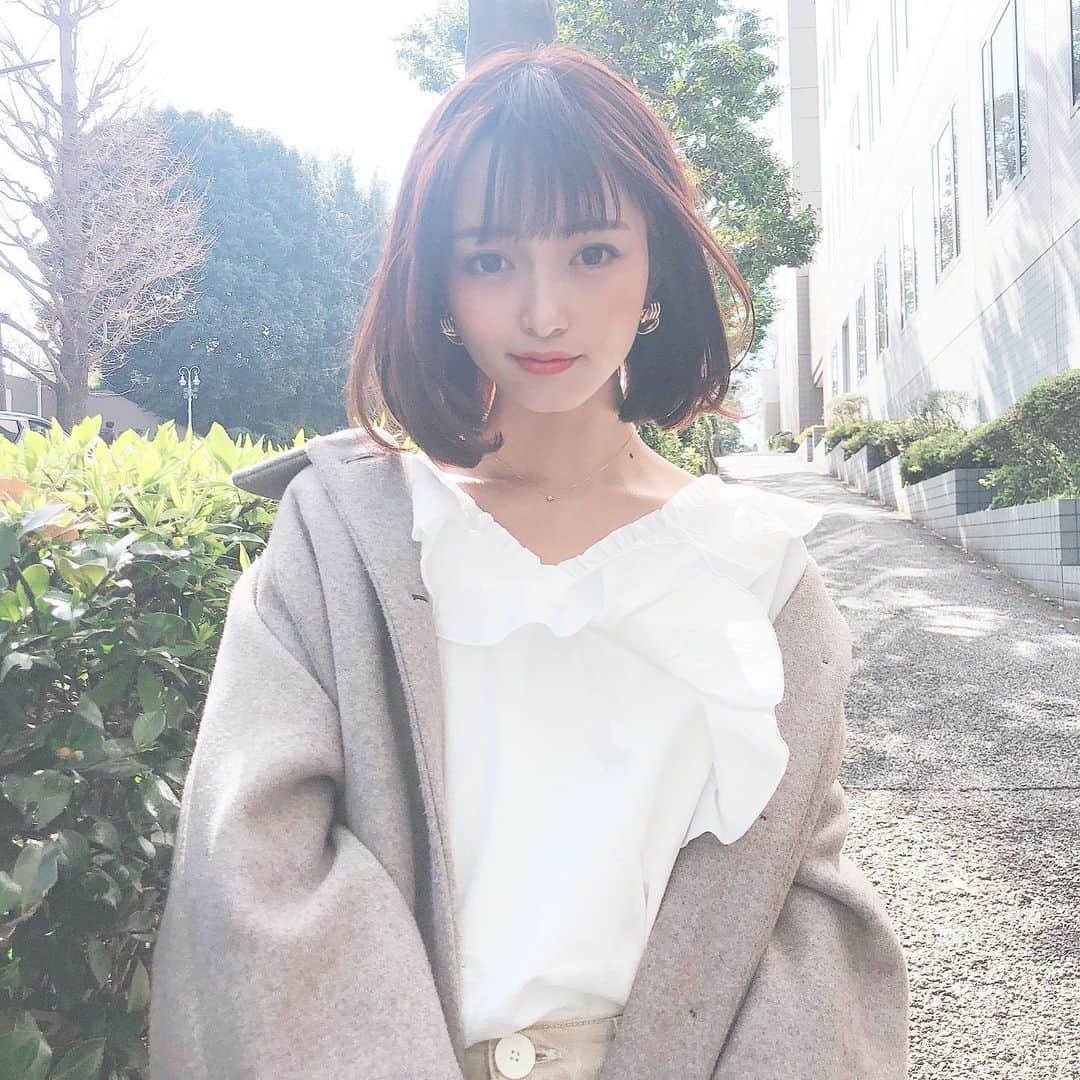 三田寺円のインスタグラム：「だんだん あったかくなって嬉しい🌸🌱 @mangata.m のブラウス💓 とってもかわいい🥰🥰 はやく、春服着たいなあ☺️」
