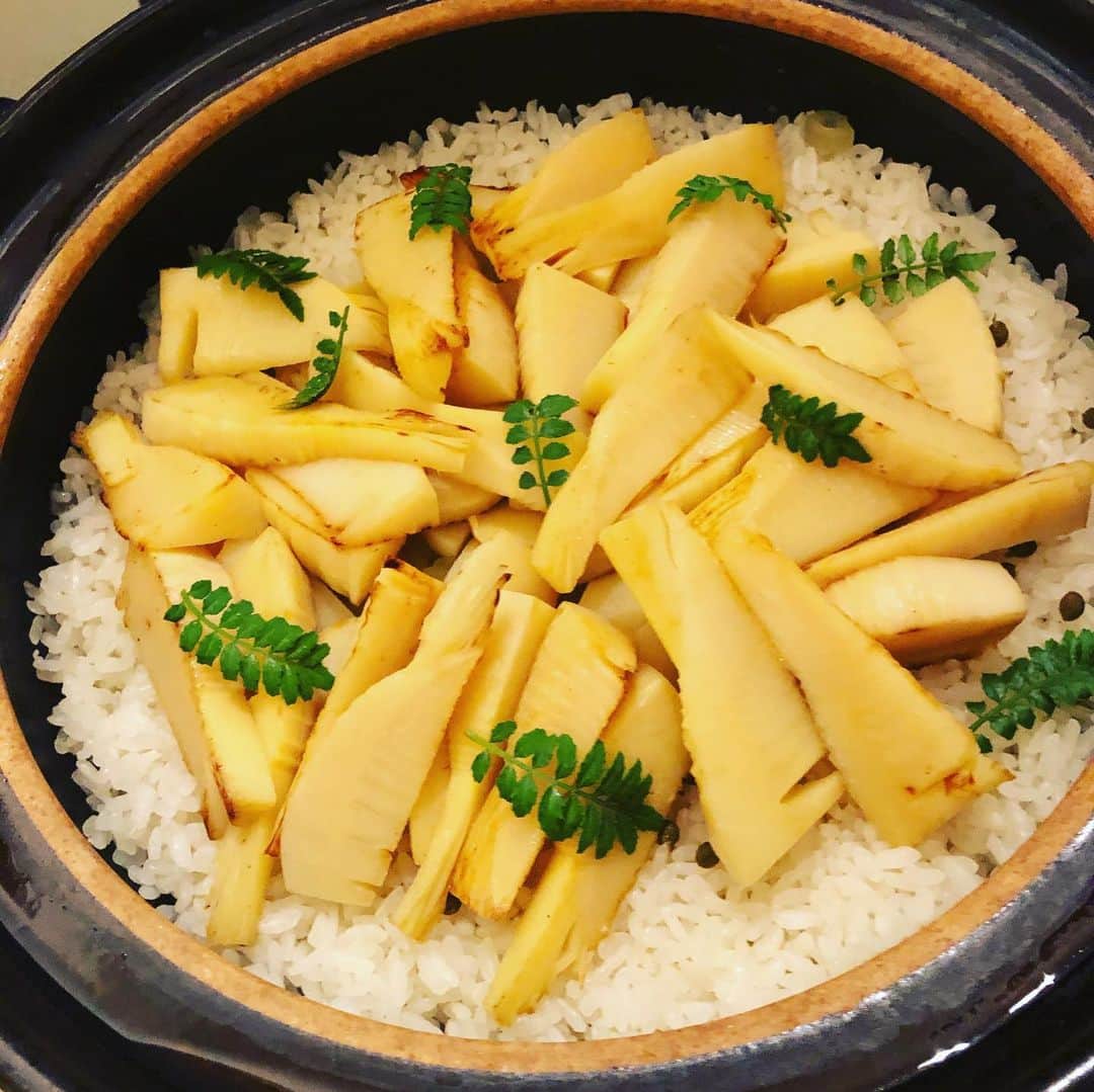 依布サラサのグルメインスタ