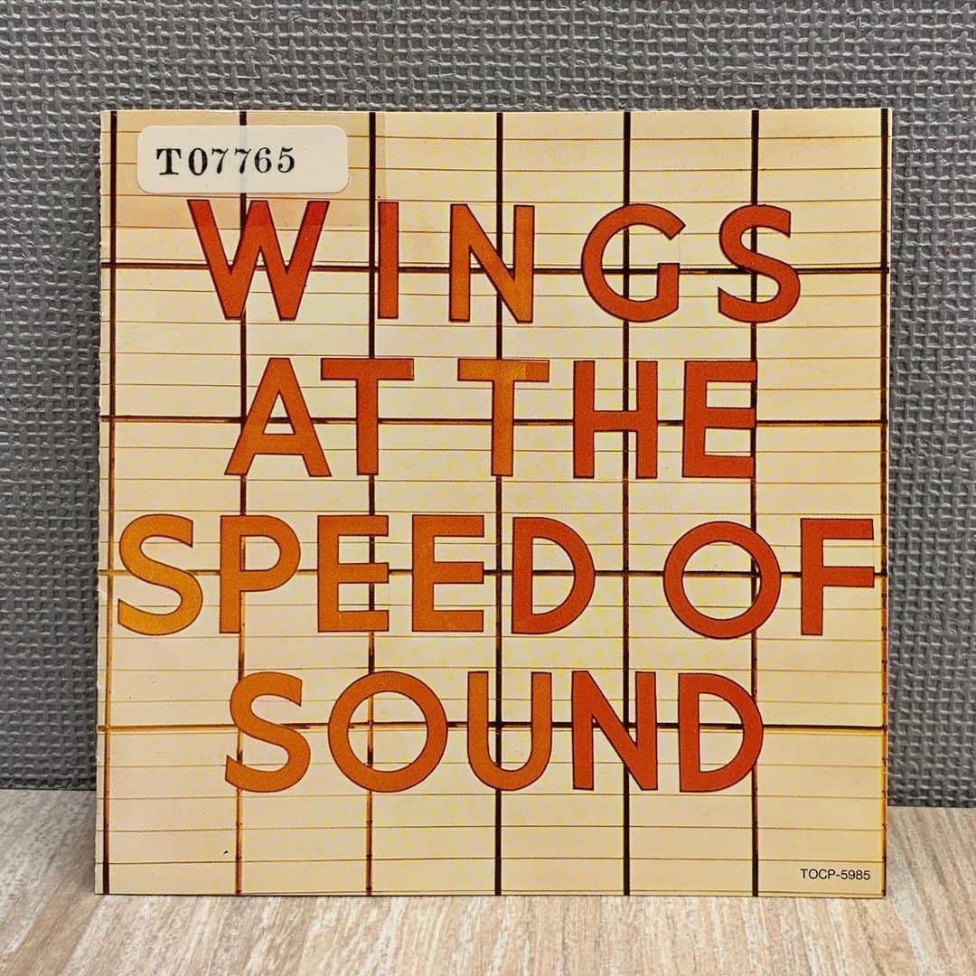 TBSラジオ「オーディナリーミュージック」のインスタグラム：「明日・3月16日(月)の選曲は、THEラブ人間の金田康平さん。金田さんが選んだのは、こんな時だからこそ“心が軽くなる音楽”。ウィングス、軽くなりますね！放送は朝4時から、放送後1週間はradikoのタイムフリーで聞けます。 #wings #paulmccartney #theラブ人間  #music905 #オーディナリーミュージック #tbsradio #tbsラジオ」
