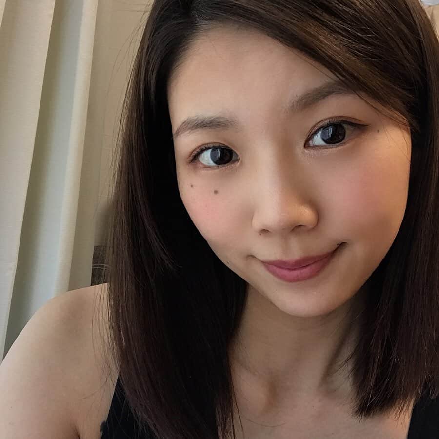 赤谷奈緒子のインスタグラム：「産後初めて数時間ですが、メンテナンスでお出かけさせてもらいました☺️ . ずっと行きたかったBelleへ💕 . １月に恵比寿店がオープンしてから初めての恵比寿店💕 . 駅近だし、とっても雰囲気も良くて癒されたなぁ☺️ . なかなかゆっくり出れなかったから久々のカラーカットで凄く嬉しい💕😭 気分転換になりました❤️ . 旦那さんに感謝😊 . 👶はいい子にしてくれてたみたいで一安心でした☺️ . ゆっくりしてきていいよってゆう旦那さんのありがたい言葉も👶が心配で結局直帰ですね😳w . @ichiroakatani  ありがとう😊 . #Belle #恵比寿店#美容室#お気に入り#💇‍♀️ #新米ママ#育児も少しづつ載せていこう💕」