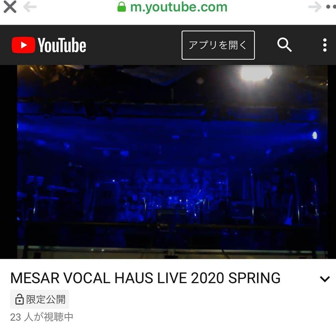有坂美香のインスタグラム：「本日、36年の歴史がある音楽学校メーザーハウス閉校前の最後の発表会ライブがあります。 コロナの影響にて、なんとか中止は免れましたが無観客で行われます。  幸い、ライブ配信が決まりましたので、リンクをお知らせします！  本日17時から18時までが有坂クラス(最後私も歌います♫) のち、樋口クラス、竹本クラス、小池クラスです。  メーザーは、わたしも2010年より丁度10年勤めさせていただきました。  わたしを先生にしてくれた生徒たち 卒業生たち、学校の先生とスタッフさんに感謝の気持ちをこめて♫♫ Vocal科ライブ　配信URL https://youtu.be/qgU-xQ7uwU8 <https://youtu.be/qgU-xQ7uwU8>」