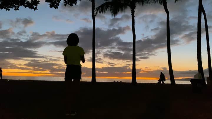 相川友希のインスタグラム：「JUMP #ハワイ　#ハワイJUMP #旅　#夕陽　#旅行　#女子旅　#ゴルフ旅　#大人　#日焼け　#体重増し　#まだまだ続くよ　#ロングバケーション　#ワイキキ　#hawaii」