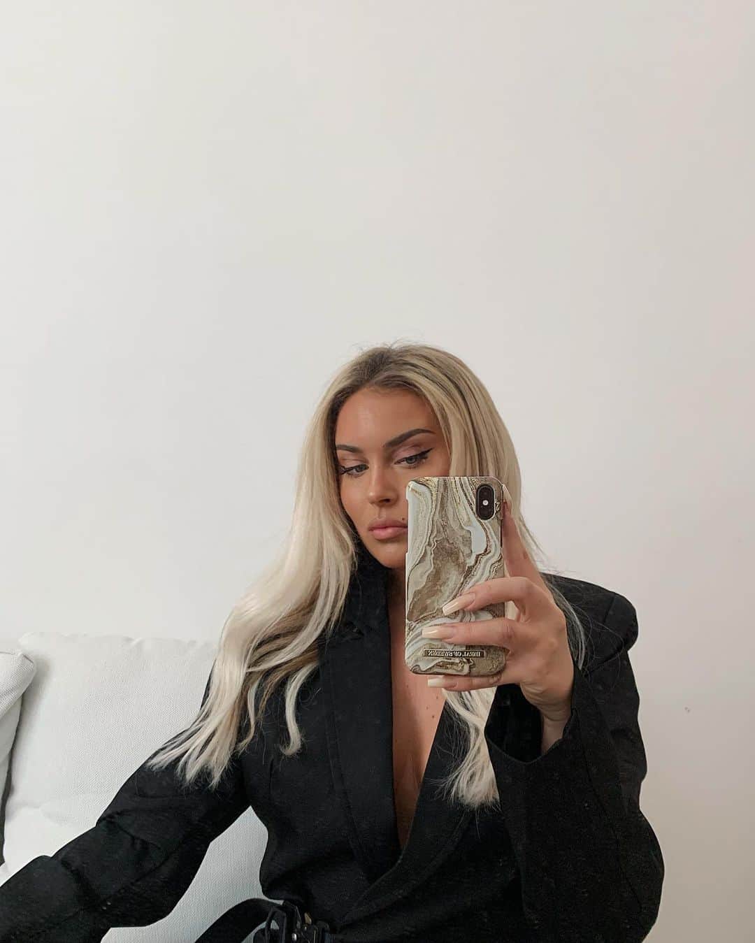 ファニー・リックマンのインスタグラム：「Picked out my favorites from @idealofsweden 🖤Don’t miss out on my story tomorrow where I’ll show all my favs and provide you guys with a discount code 👏🏼 #idealofsweden」