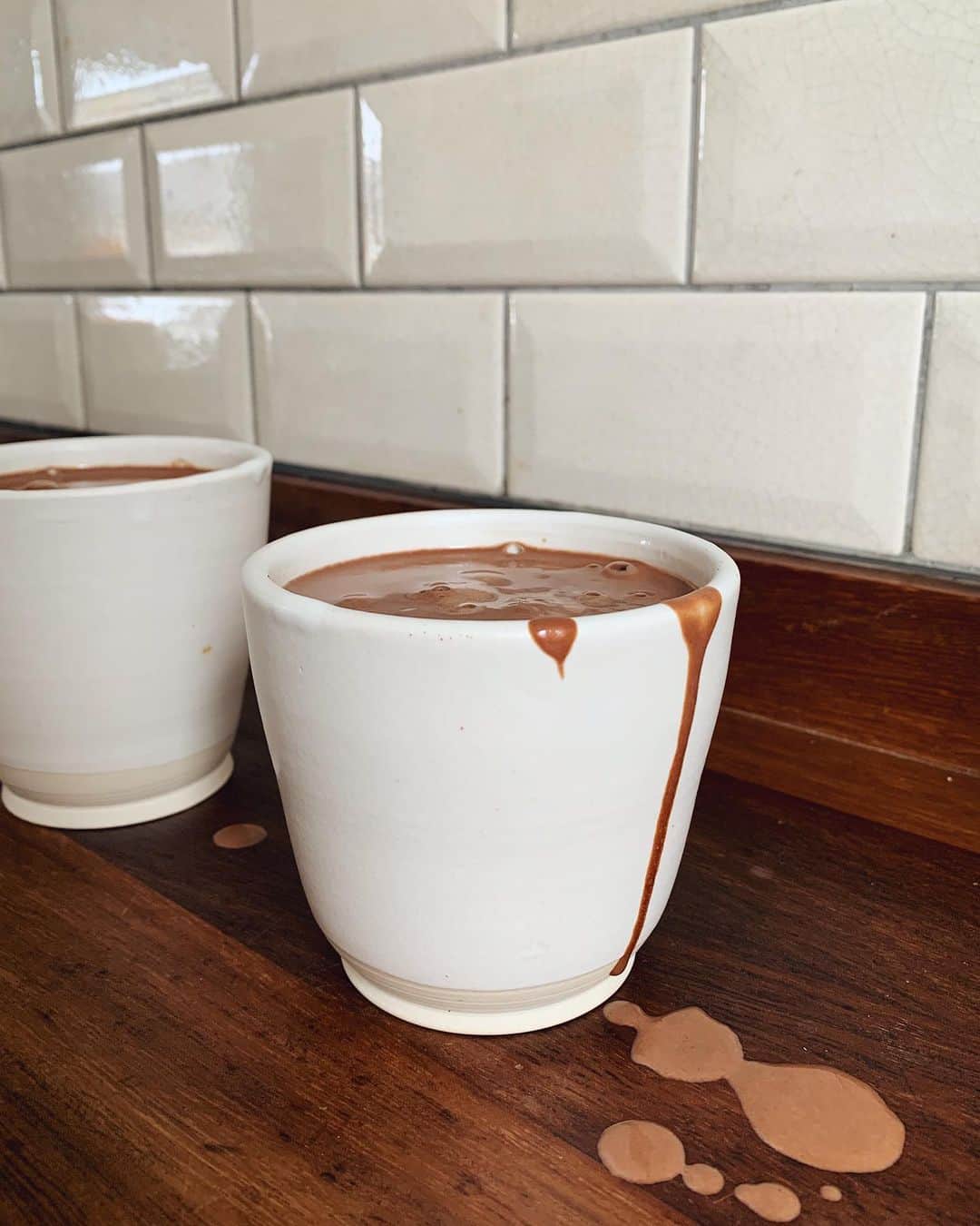 Amelia Zadroのインスタグラム：「You guys know what happens on Sunday ☕️✨✨✨ @thecacaoclub  Discount code: CACAOZADRO」
