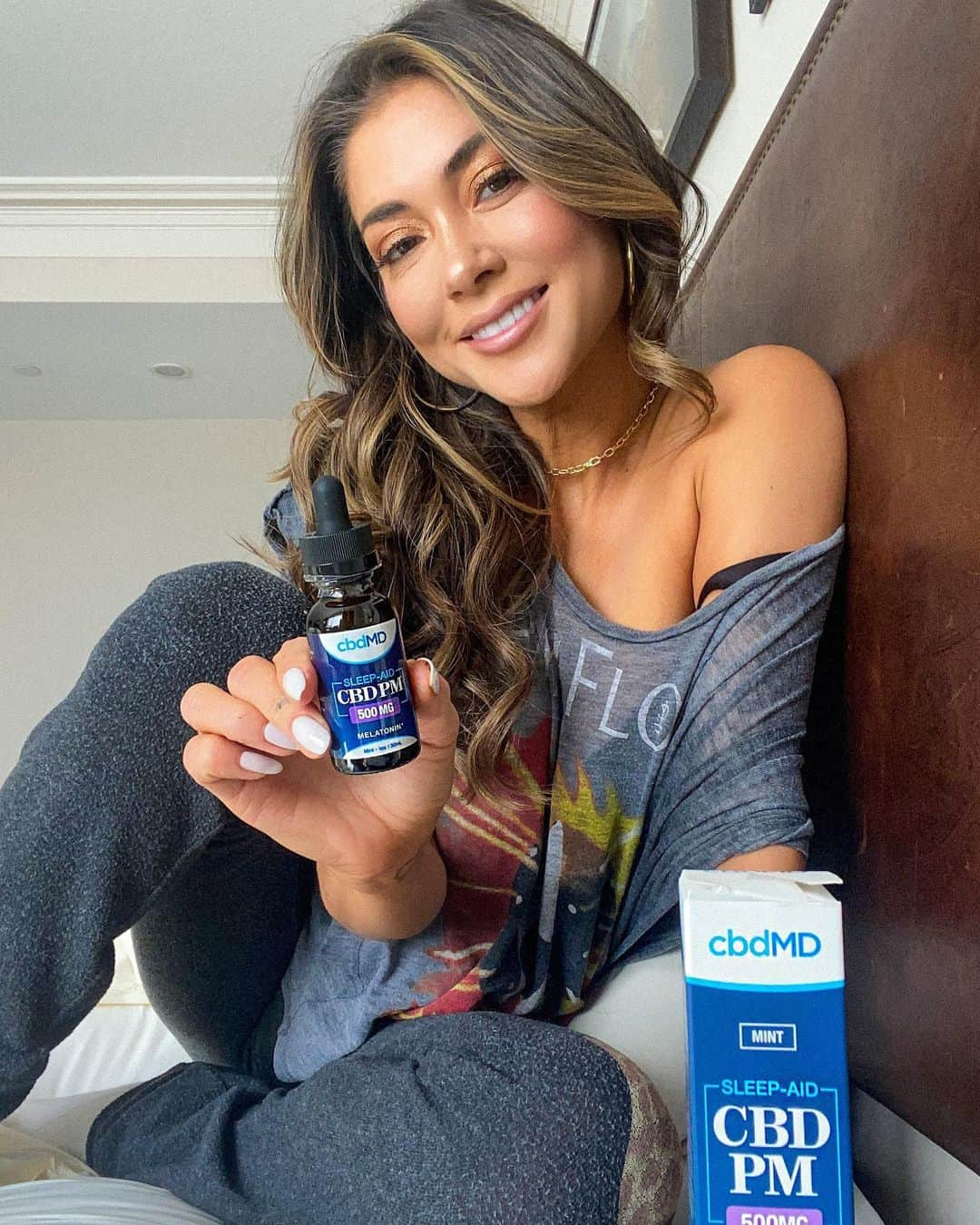 アリアニー・セレステさんのインスタグラム写真 - (アリアニー・セレステInstagram)「I had the perfect nights sleep using @cbdmd.usa pm sleep aid. This tincture blends the perfect amount of Cbd, melatonin and other herbal remedies like chamomile and valerian root to help u get the best rest possible! Try it now with my code Arianny for $ off! #cbdmd #sleepaid #ad」3月16日 3時14分 - ariannyceleste