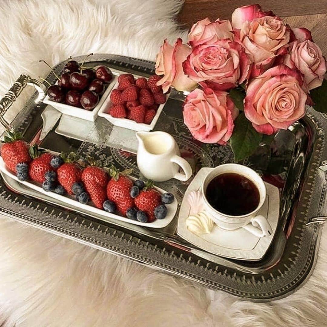 Aylen Aのインスタグラム：「☕️🍓🌸」