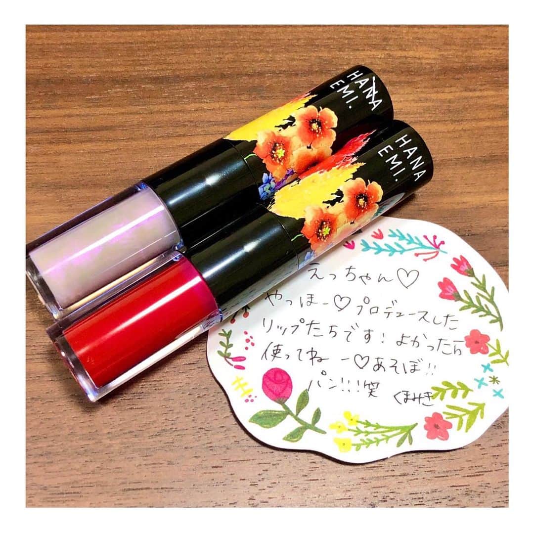 えっちゃんさんのインスタグラム写真 - (えっちゃんInstagram)「くまみきさん　@kumamiki プロデュースのリップをいただきました🥰 . . 早速ケイトウをつけてみたら、品のいいラメ感と大人かわいいパッケージに😍💖 . ナチュラルな感じなのに綺麗な発色です💐春っぽいカラーでかわいい💐👼🏻💖 . ありがとうございます😻 . . またお花見とか、遊びたいです🍞💓 . . .  #リップ　#lip #lipstick #lipgloss #リップグロス #くまみき　#えっちゃんねる　#春メイク　#春コスメ　#メイク　#コスメ　#ブルベ夏メイク #ブルベ夏　#HANAMI #kumamiki」3月15日 18時56分 - ecchan_bom2