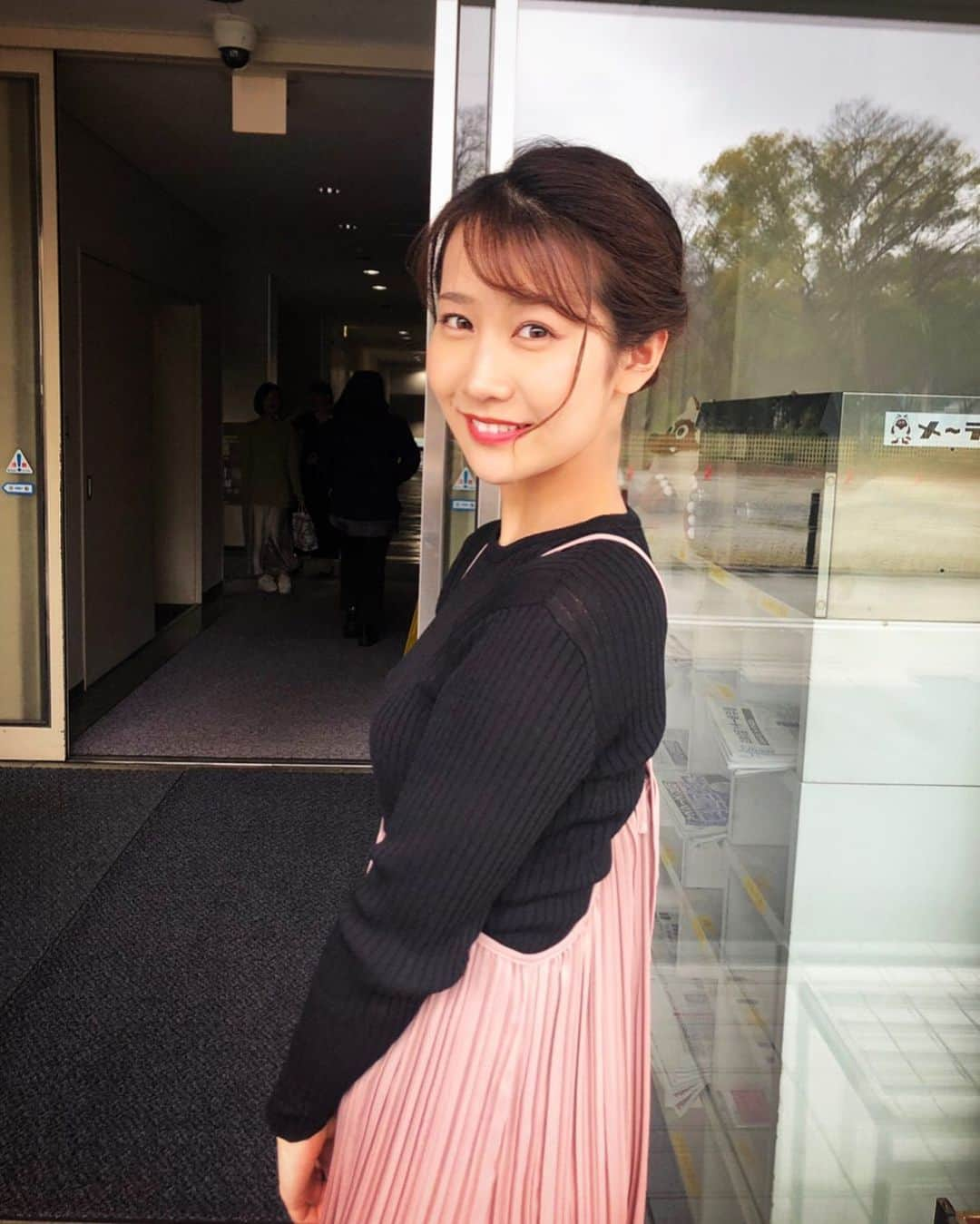 島津咲苗さんのインスタグラム写真 - (島津咲苗Instagram)「桜の絨毯の投稿にチラッと映っていたのはこのキャミワンピースです🌸 . . . #メーテレ #アナウンサー #島津咲苗  #デルサタ #OA後 #お見送り #キャミワンピ #ピンクワンピース」3月15日 19時05分 - sanae_shimazu