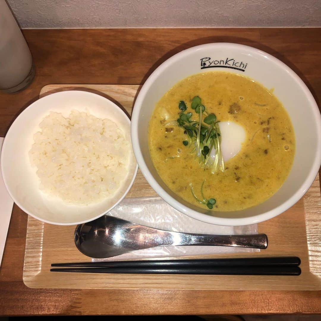 ゆりのインスタグラム：「練習終わりのカレーうどん💗 #pyonkichi」