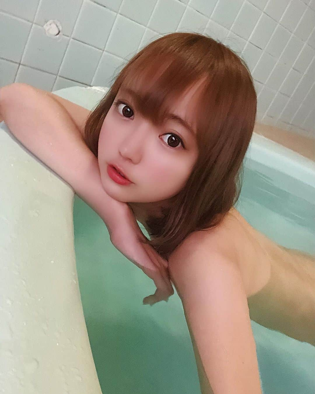 鎌田紘子さんのインスタグラム写真 - (鎌田紘子Instagram)「浮いてる🛁 . . .  #インスタグラビア　#グラビア　#お風呂  #バスタイム #bathroom #목욕 #沐浴 #그라비아　#お風呂タイム　#ぷかぷか　#浮いてる」3月15日 19時23分 - hirokokamata12